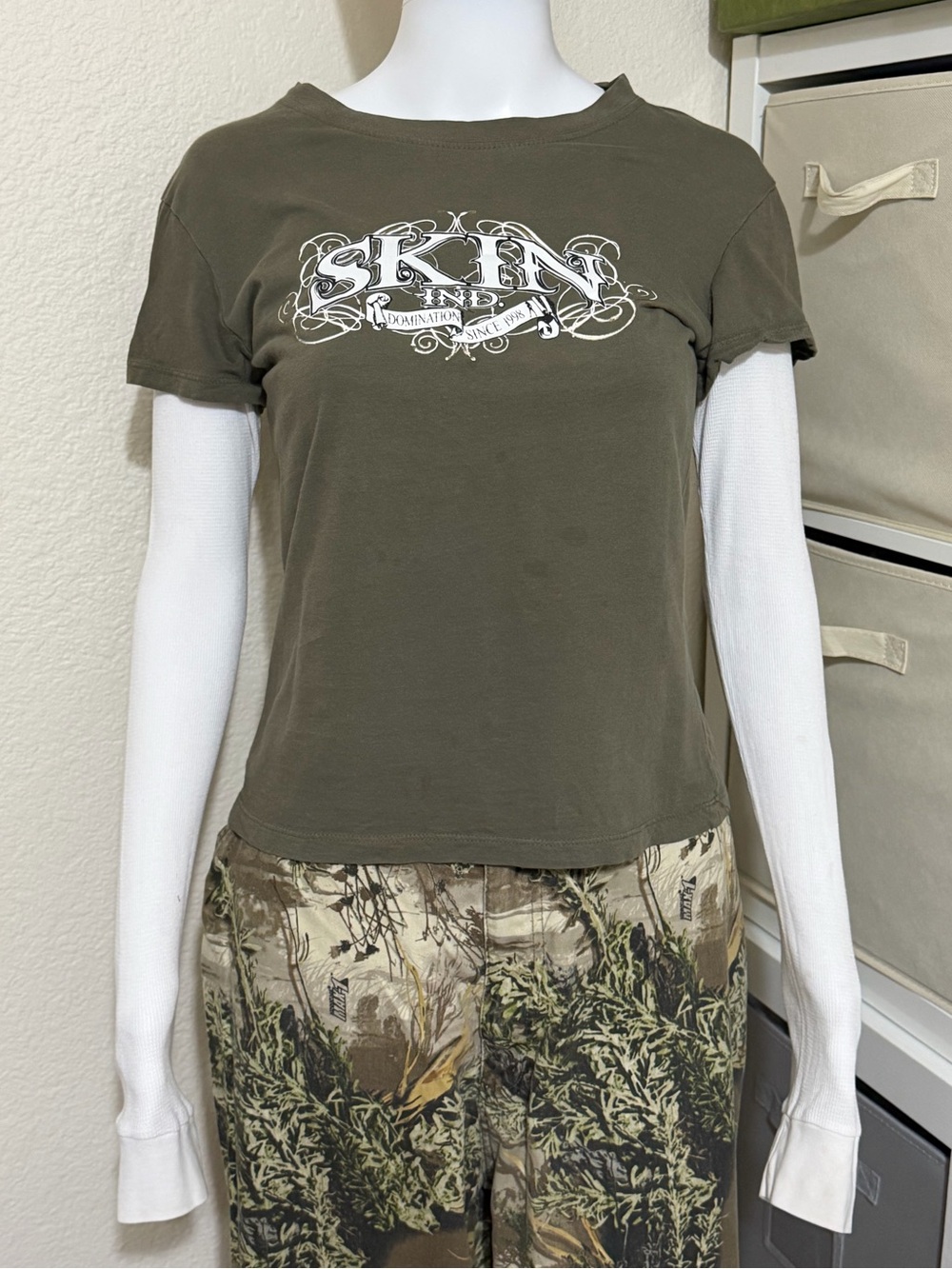 SKIN Industries Olive Green Top White Long Thermal Sleeve T-Shirt Size Small